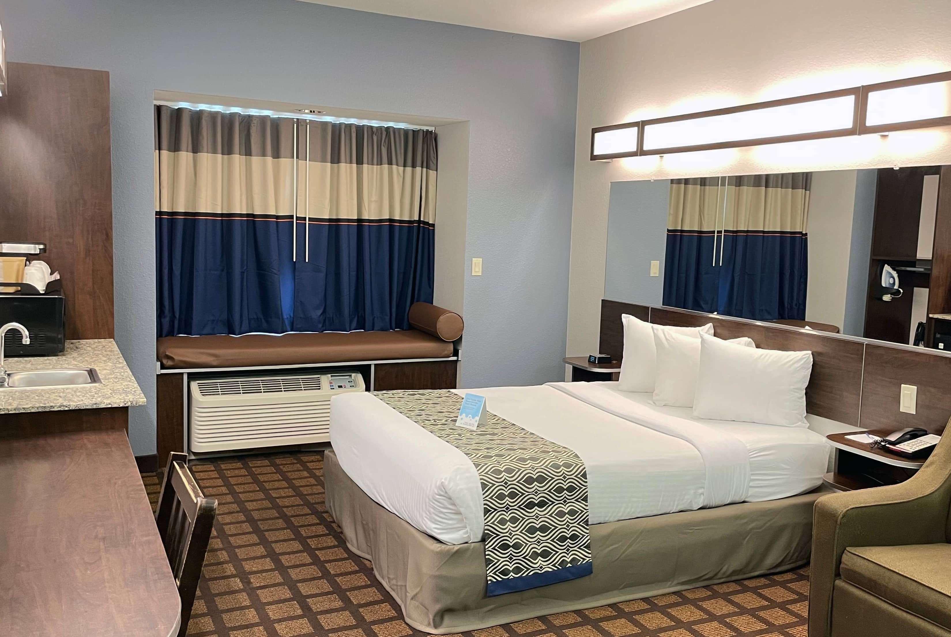 Microtel Inn & Suites By Wyndham Michigan Stadt Exterior foto